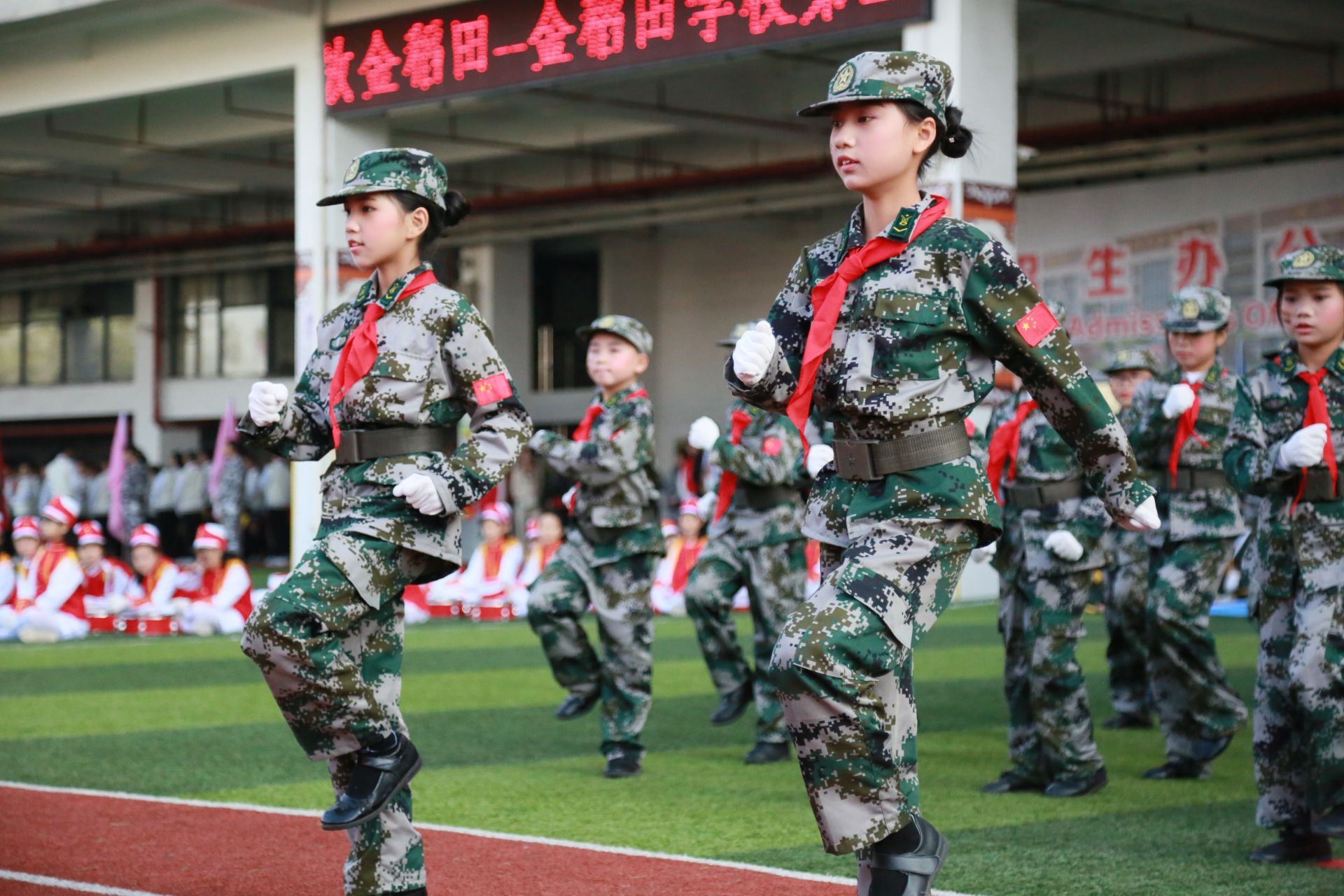 跑起来跳起来！金稻田学校举行第五届体育节