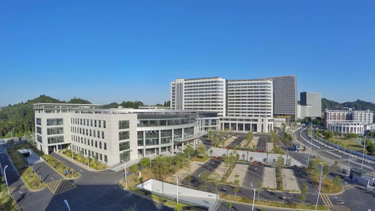 龙岗补齐民生短板 向“民生高地”进军