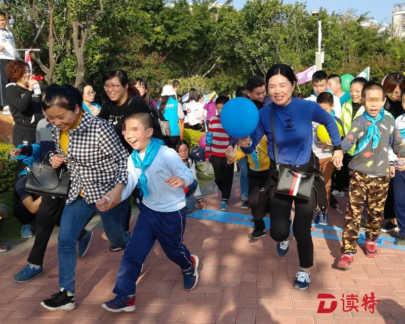 关爱自闭症儿童 汕头举行马拉松慈善亲子跑活动