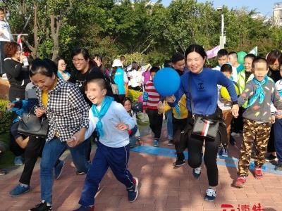 关爱自闭症儿童 汕头举行马拉松慈善亲子跑活动