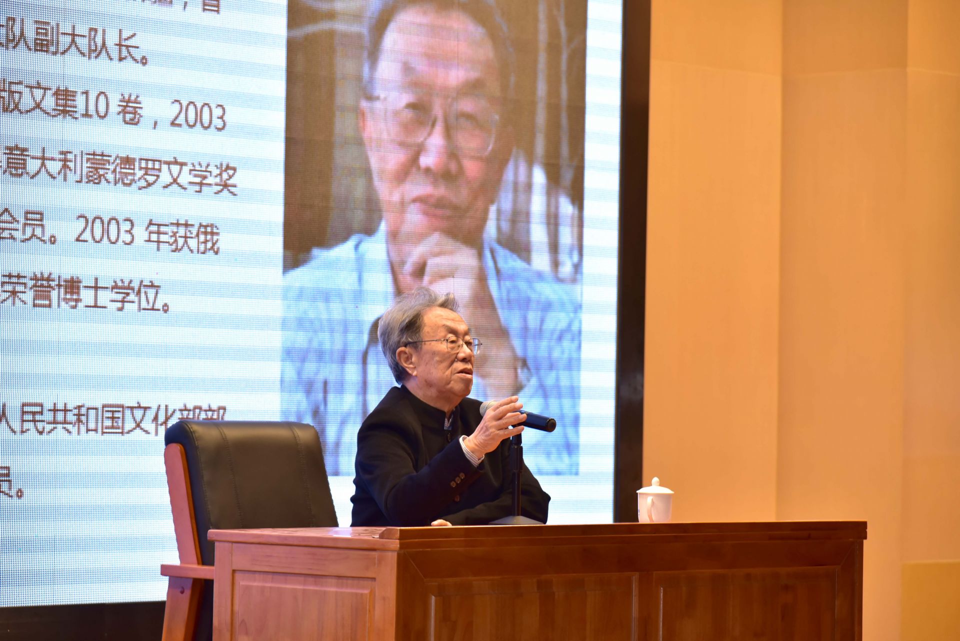 萧殷文学馆在河源开馆 王蒙：喜欢文学的人心肠会比较好 
