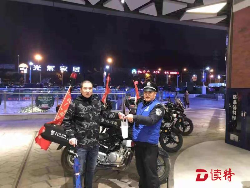 寒雨中的“热奶茶”，连起“警民心”
