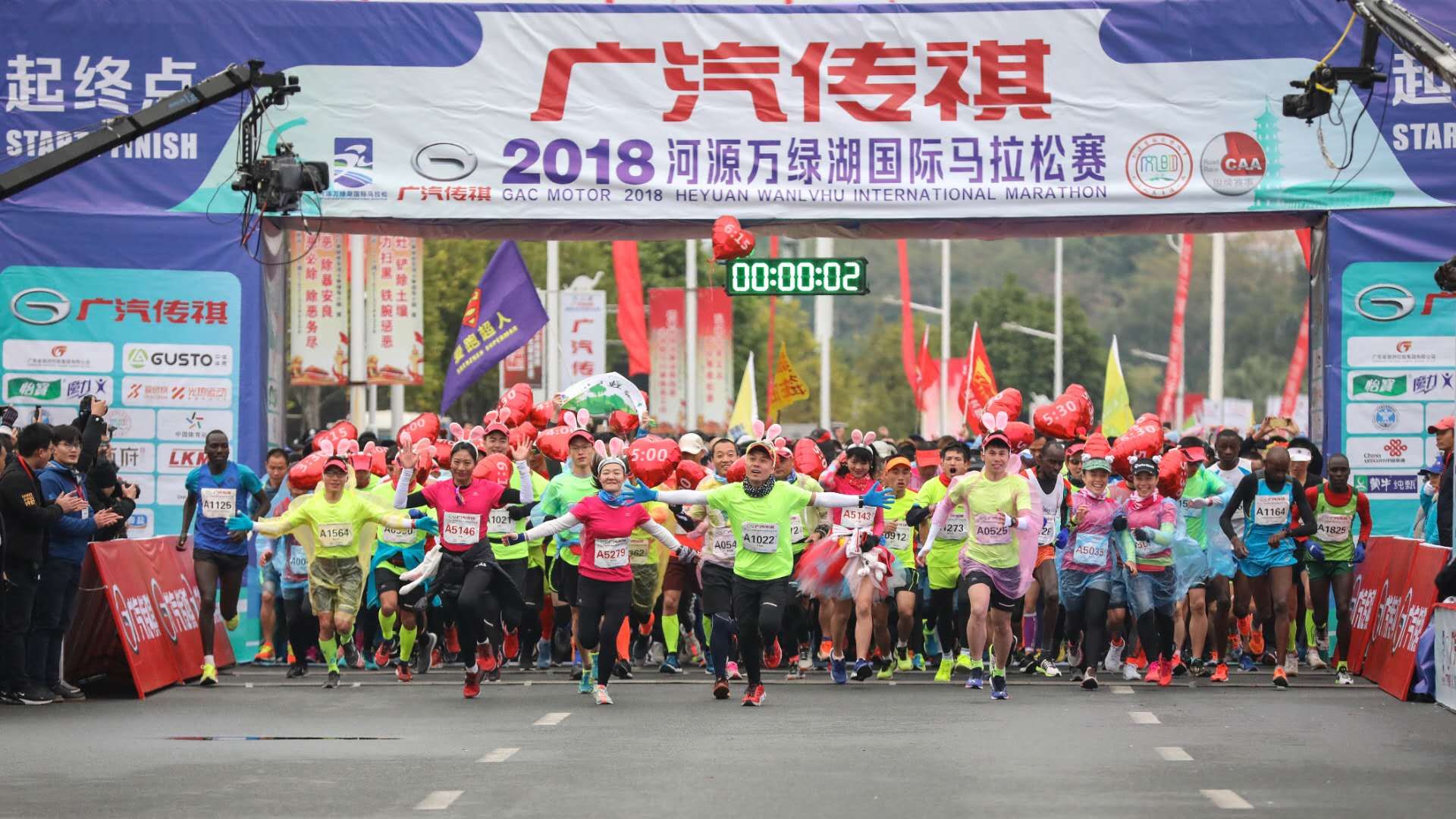 17000名跑友参赛“河马”  肯尼亚选手囊括“全马”男子前三 