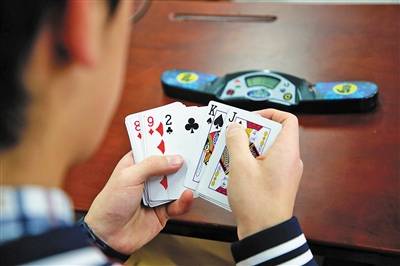 32秒记住一副牌！重庆高一男生获封“世界记忆大师”