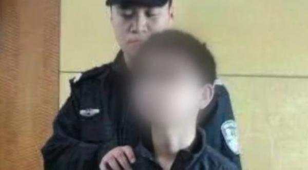 学生家长反对获释弑母少年返校 教育局为其制定学习计划