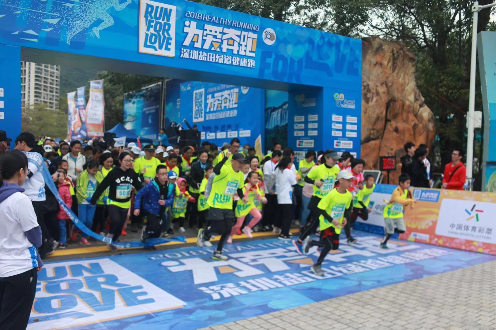 为爱奔跑！他们用实际行动为山区孩子送爱心