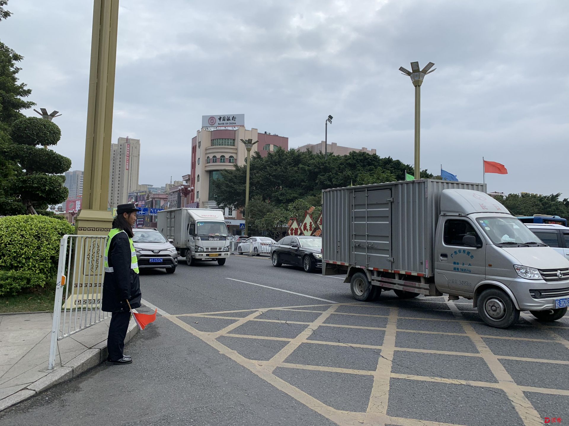 政府购买安保服务，东莞大朗新模式增多一批辅警