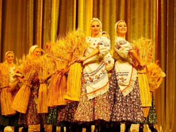 俄罗斯最美文化使者来了！小白桦舞蹈团演绎绝美云步