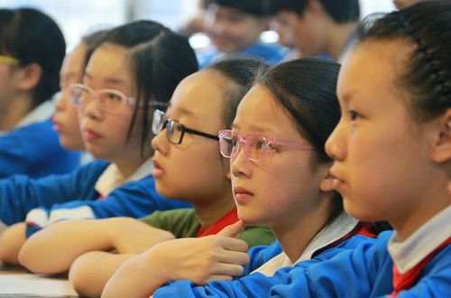 “小眼镜们”催热视力康复市场，花这钱真能治近视么