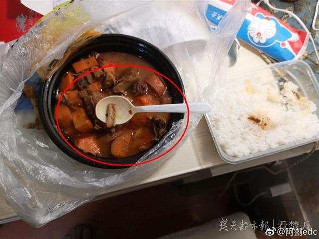 顾客外卖吃出烟头 商家回呛：再吃能吃出一包黄鹤楼