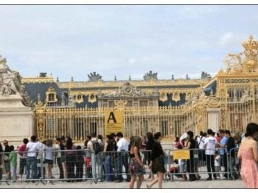 法国凡尔赛宫因受示威抗议活动影响 宣布闭馆一天