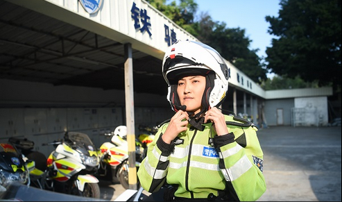 视频｜骑士未必都是“蜀黍” 交警铁骑女神现已上线