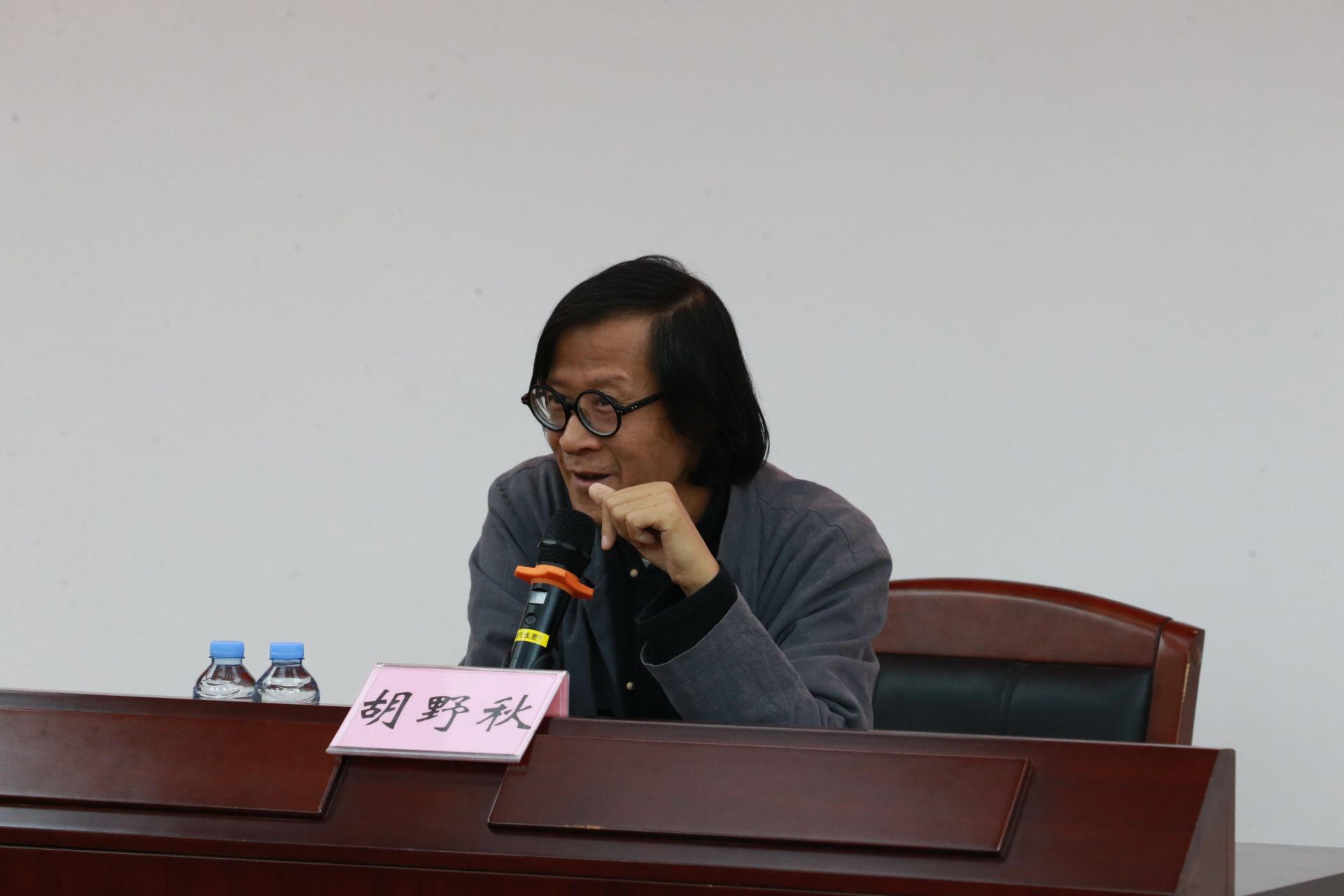 知名学者胡野秋做客“深圳湾大讲堂”“读书月”专题讲座