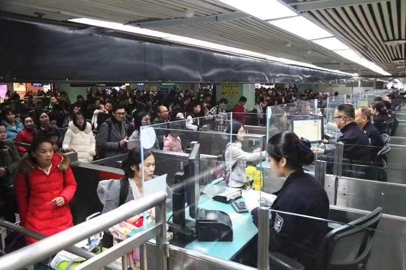 元旦假期到来 罗湖口岸客流平稳秩序井然