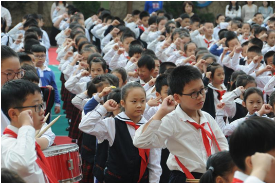 成长路上与法同行！百花小学举行宪法晨读宣传教育主题活动