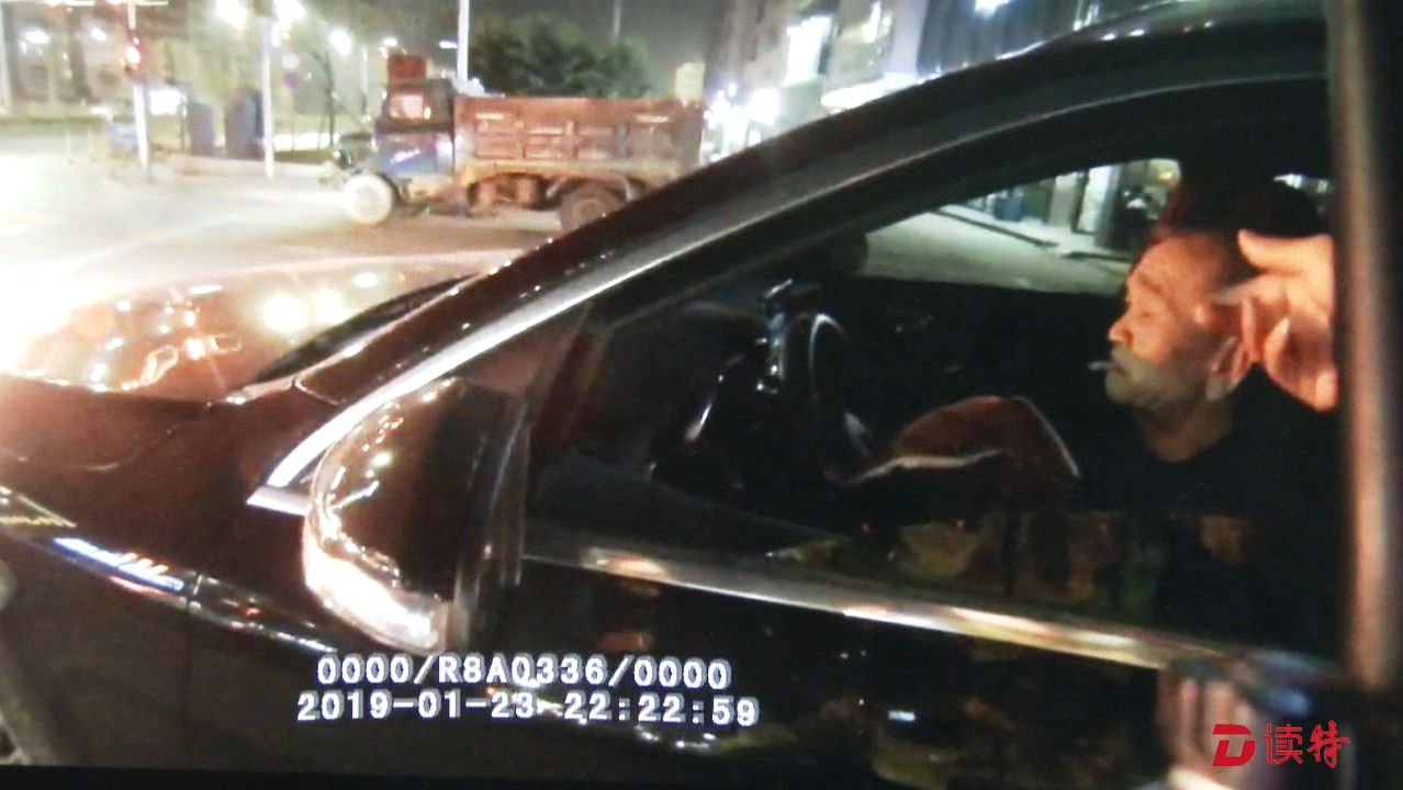 痴呆症老人驾车盲兜十几小时 家属求助交警成功找回  