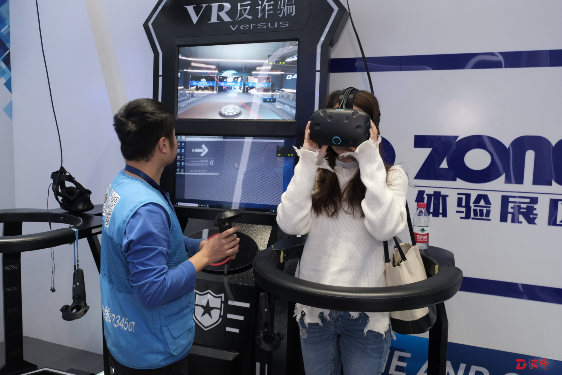 “智能VR五防体验室” 掀起坂田“龙岗第一课”教育热潮