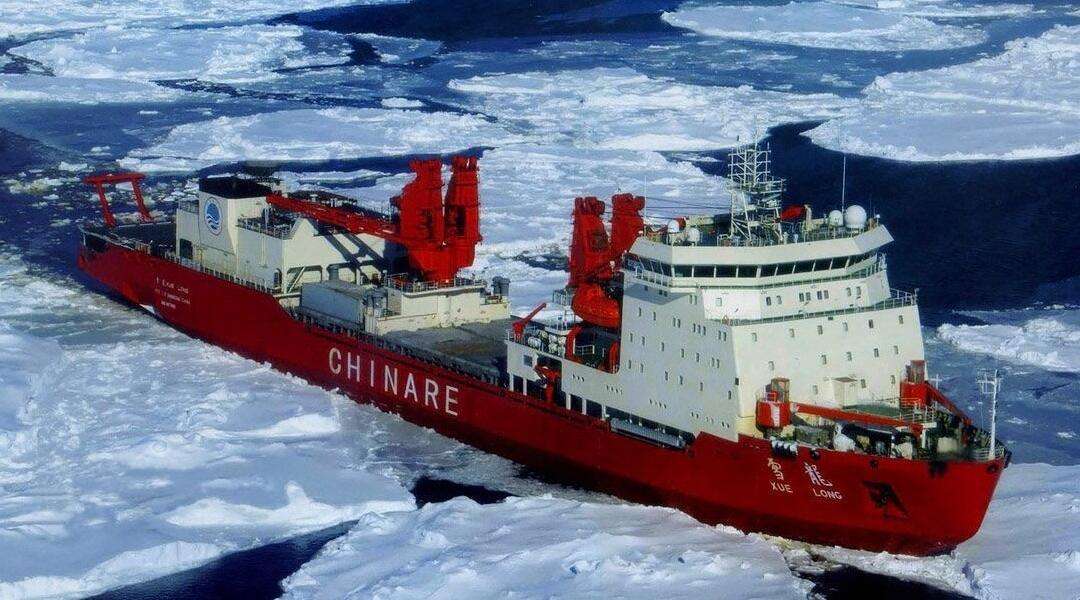 “雪龙”船撞冰山后脱险 安全抵达长城站外海