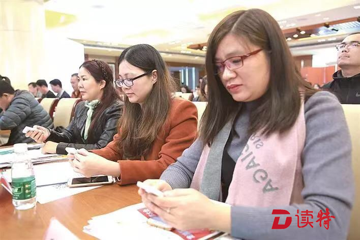 市民现场打分！龙岗区评议57件民生实事办理效果  