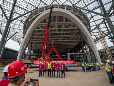 深圳国际会展中心实现钢结构封顶，将于今年6月竣工