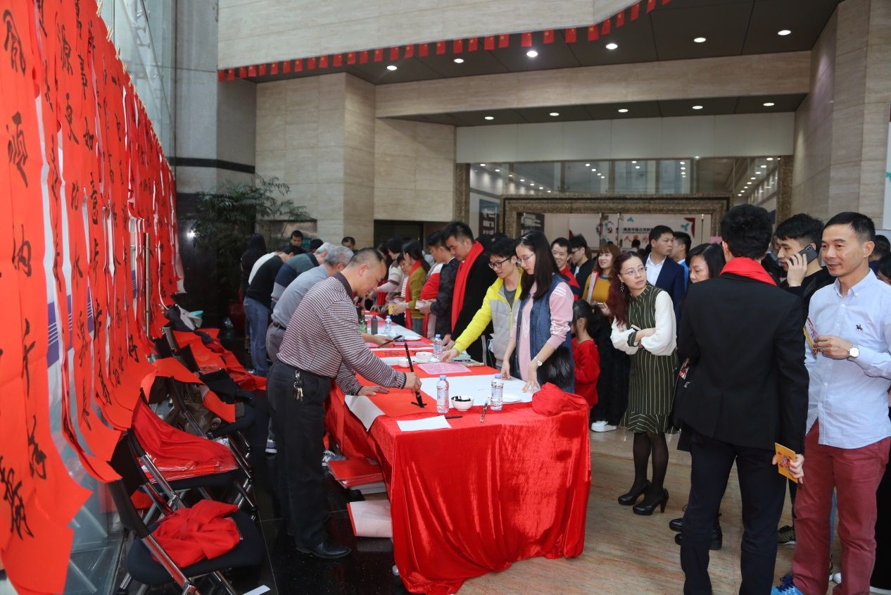 赛格为华强北商户 “迎新春·送春联”