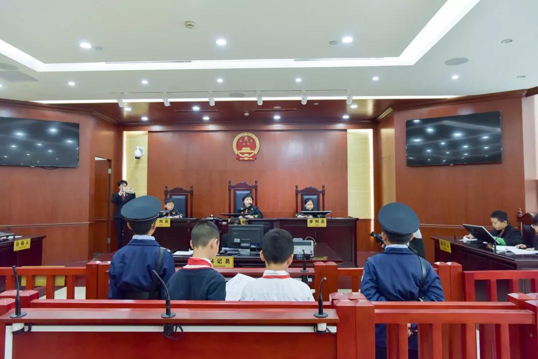 宝安法院举行开放日活动，邀请师生走进法院零距离感受法治精神