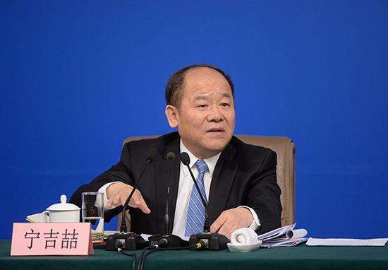 宁吉喆：将实施更大规模的降费、更大力度的降成本