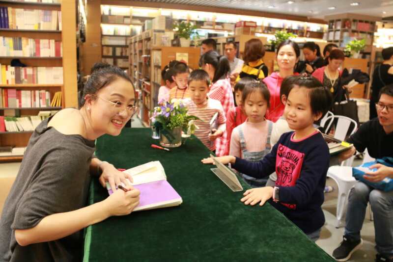 “绝对没大脑”系列校园幻想小说在深首发