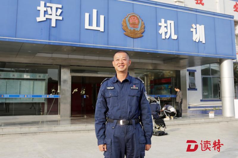 金海：以身作则用心带队  
