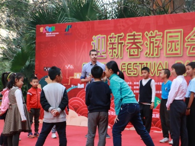“深圳市民讲外语”英语角平台建立5年来全市公益英语角已达67个