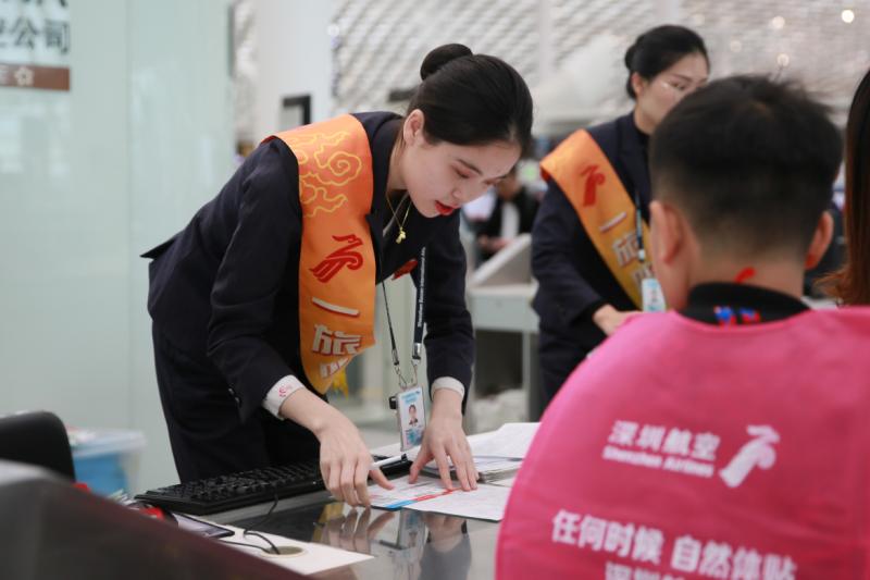 应对春运出行高峰 深圳机场缩短办理值机托运时间
