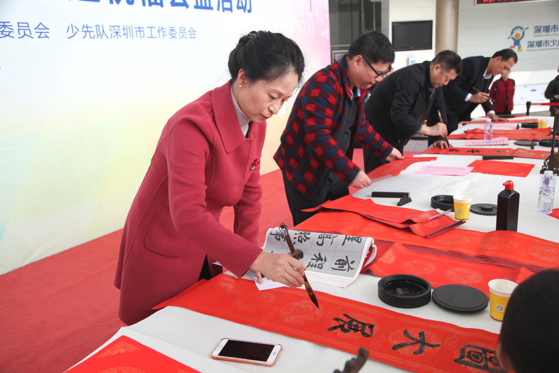 深圳是我家，挥春送祝福！少年宫送春联活动情暖鹏城