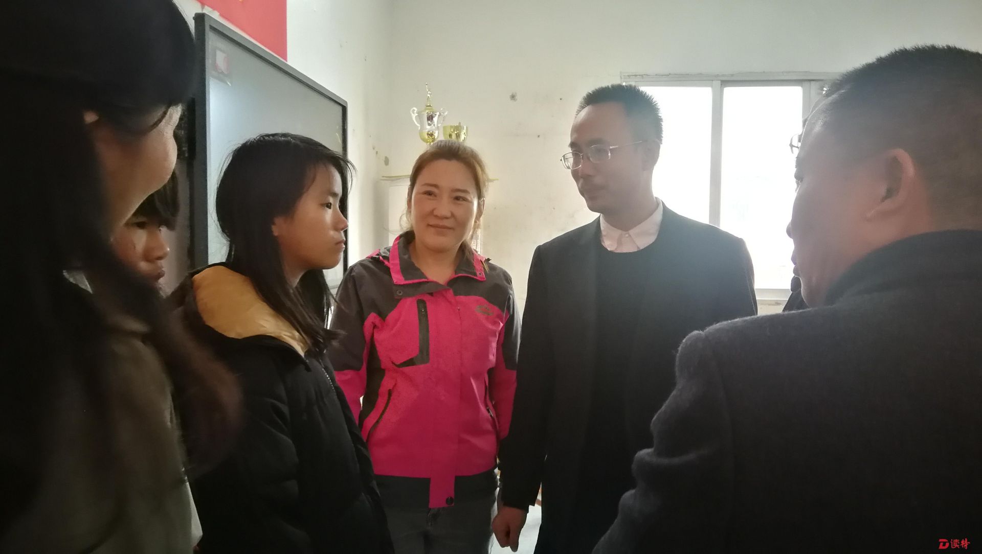 深圳市人才联合党委捐15000余元 帮河源贫困户住新家过新年