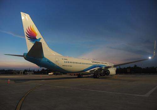 东海航空：擅自进入驾驶舱乘客为机长夫人，已严肃处理 
