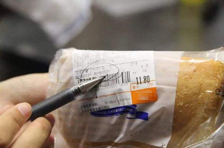 消费者举报超市过期食品被奖2毛钱 法院：至少奖两千