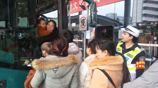 这些春运中的小故事 温暖着归途中的每一个人