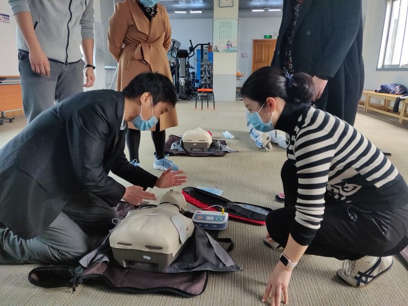 心肺复苏急救术如何实施？文锦渡边检站民警义工组织开展急救培训
