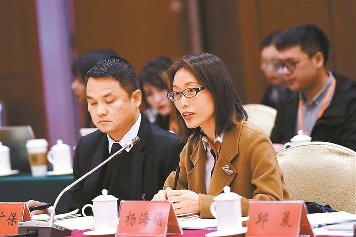 省两会代表委员热议民生建设：让百姓享受更多改革发展成果
