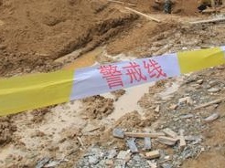 广西龙胜龙脊景区发生山体滑坡，目前2人获救1人被埋