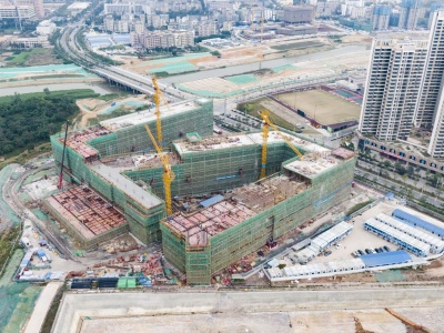 深圳技术大学公共教学楼封顶 可满足1.9万学生上课需求  