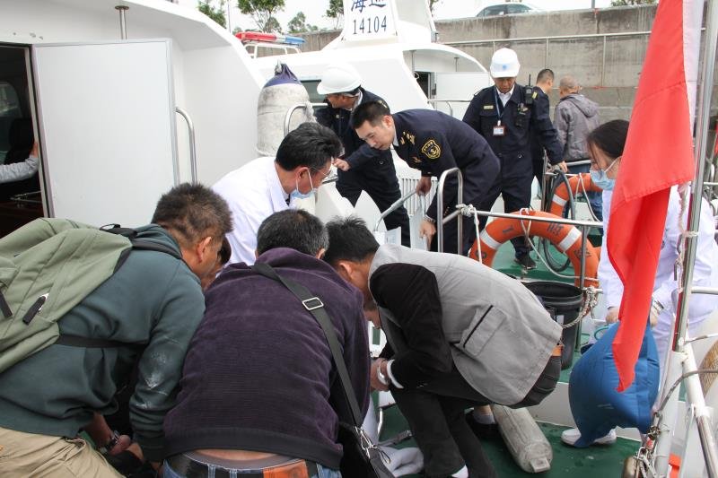 一船员海上昏迷不醒，盐田海事局火速救援
