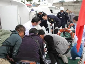 一船员海上昏迷不醒，盐田海事局火速救援