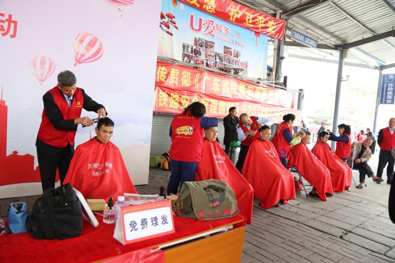 换个新发型踏上回家路！深圳巴士集团开展春运志愿服务