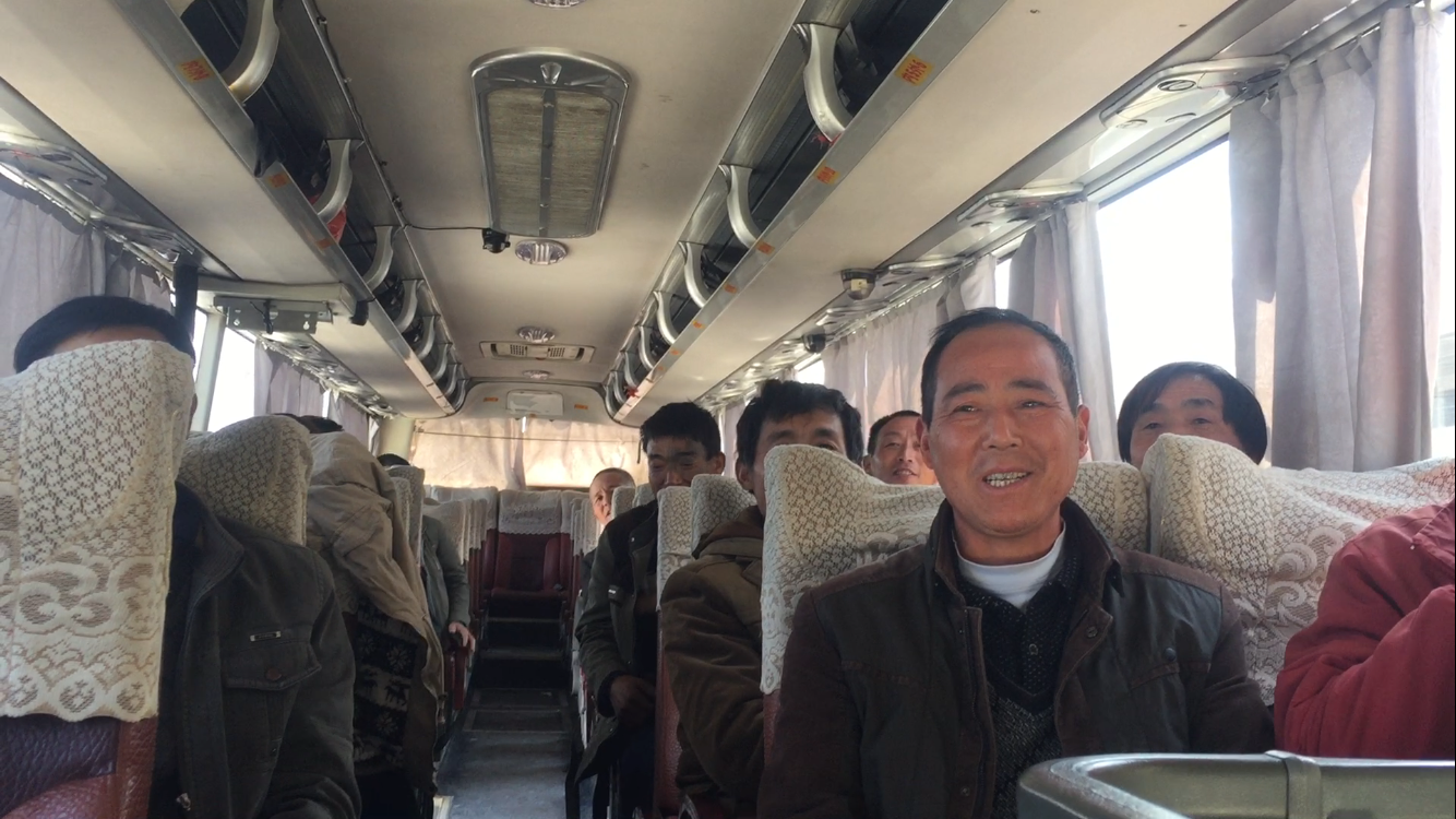 16名农民工被骗乘黑车 西阳服务区员工热心助回家