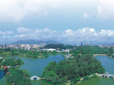 2019-07-31 07:56市委副秘书长满新程首次以市委新闻发言人身份亮相!