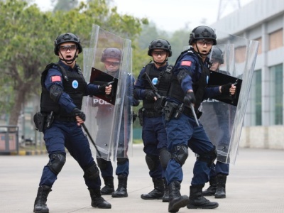 深圳监狱来了一批新警察 看看他们的帅气范儿！
