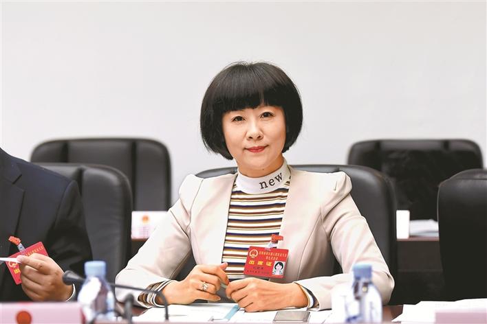 刘晓燕： “较真”代表为社会号脉