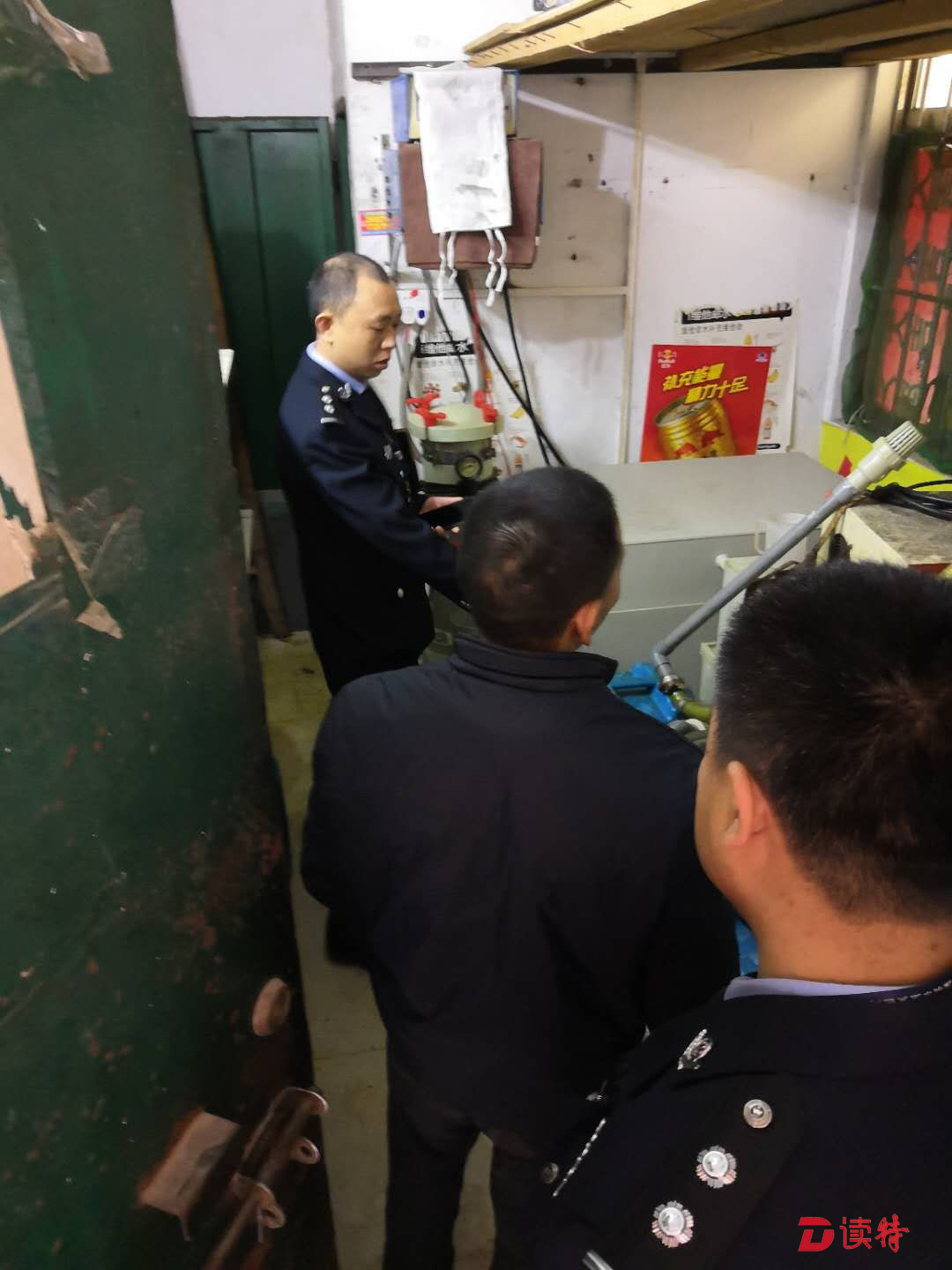 长期大门紧闭的出租屋里竟藏非法电镀厂