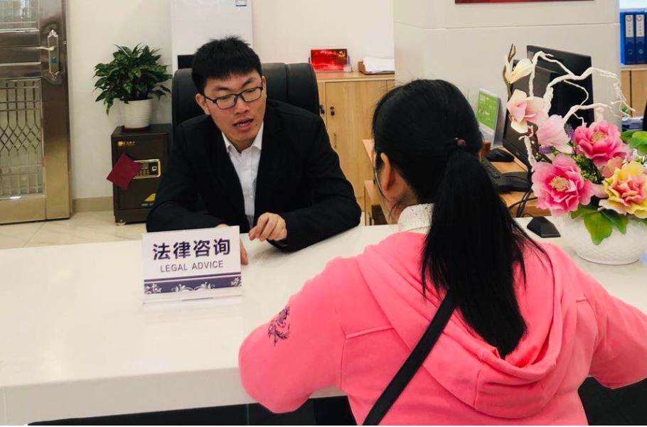 坪山街道推出全区首个“法律服务走进行政服务大厅”活动