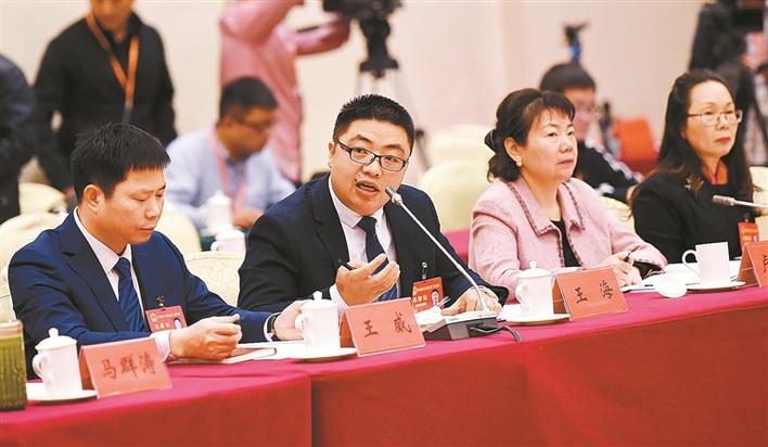 深圳代表团举行全体会议 代表争相建言广东发展